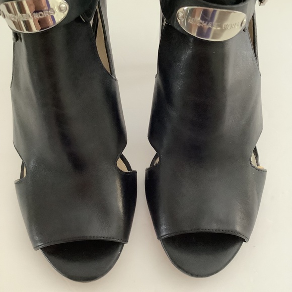 Michael Kors Geniune Leather Black shoe bootie size 8 - Picture 3 of 8